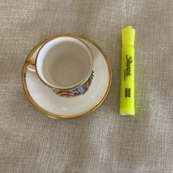 Vintage Manhattan Ware Vintage 22 KT Gold-Trimmed Porcelain Cup and Saucer Set - Picture 6 of 7